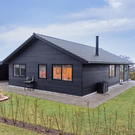 Holiday home Fenno - 200m From The Sea In Ne Jutland By Interhome